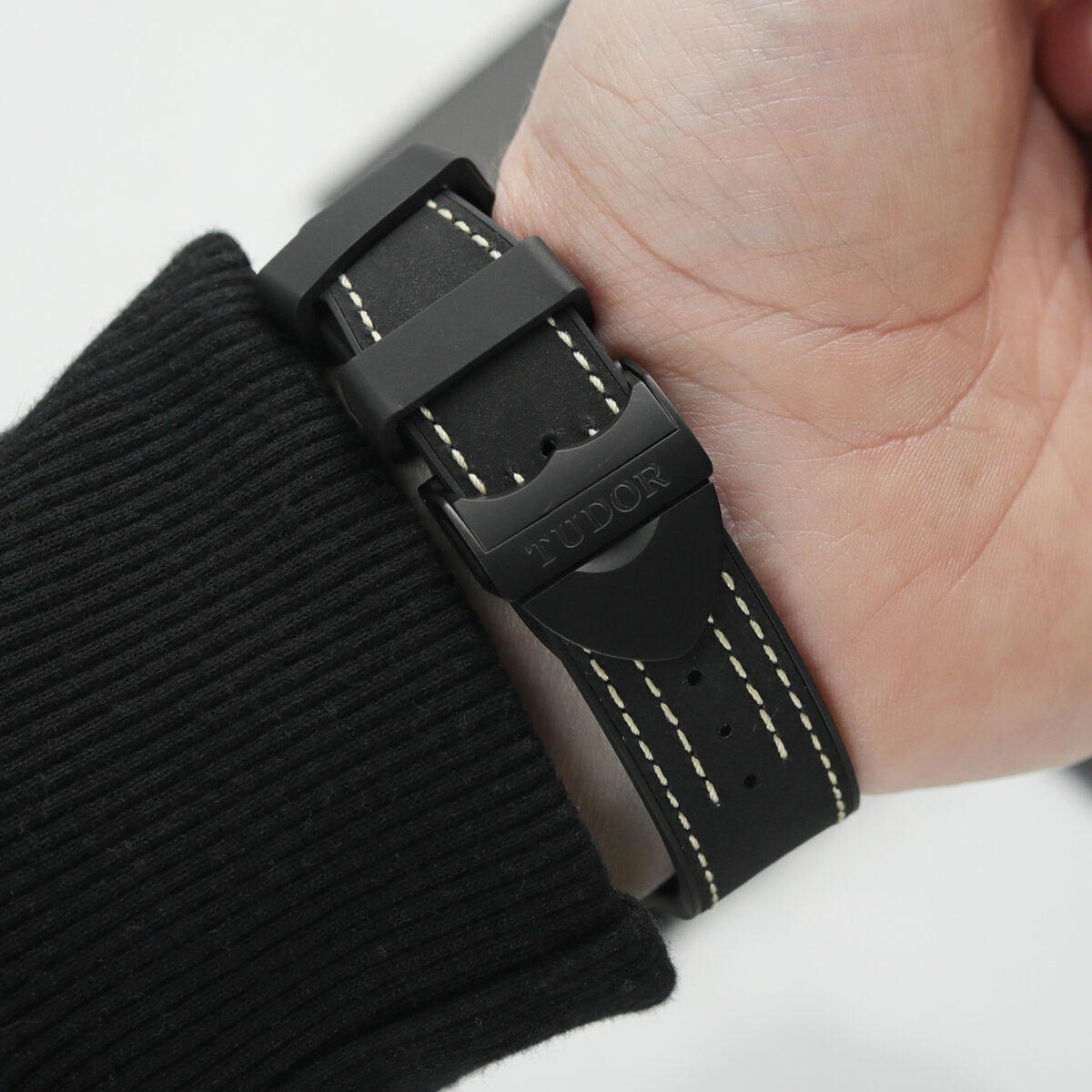 Tudor Black Ceramic - Image 4